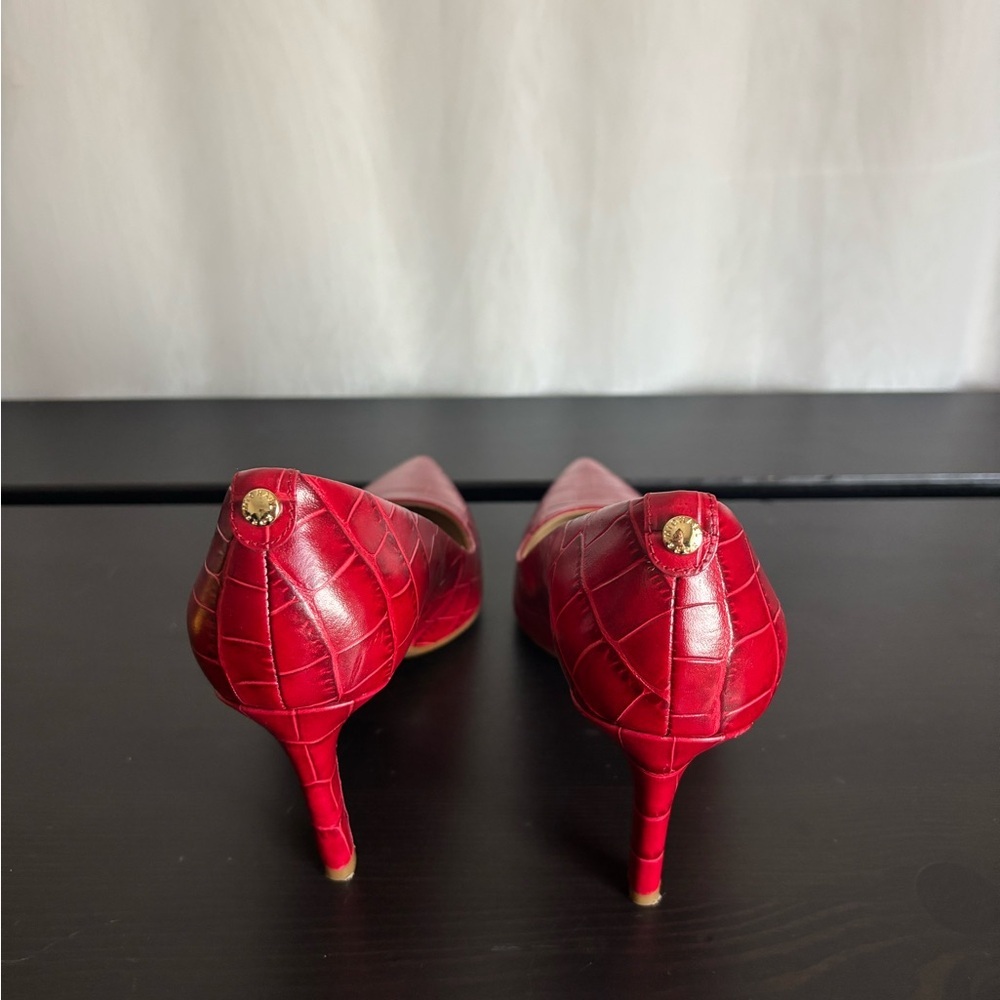 Michael Kors Red Croc‑Embossed Pointed Toe Heels | 7M - Picture 5 of 11